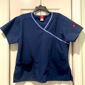 Dickies Blue scrubs top size Large